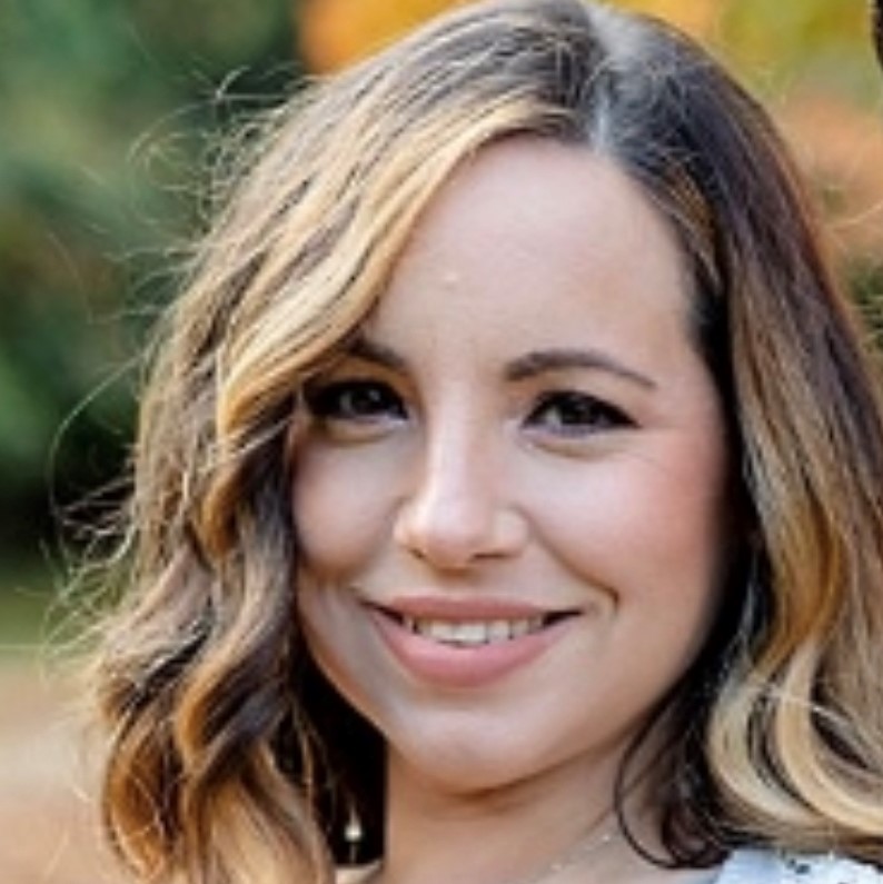 Headshot of Paula Giuffre