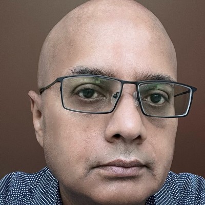 Headshot of Ramesh Koovelimadhom