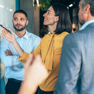 Agile transformation consultants collaborating with programme stakeholders to implement a SAFe operating model and improve strategy-to-execution alignment.