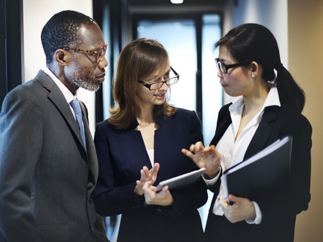 3 people chatting