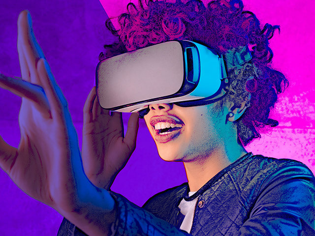 a women experiencing the digital revolution through virtual reality