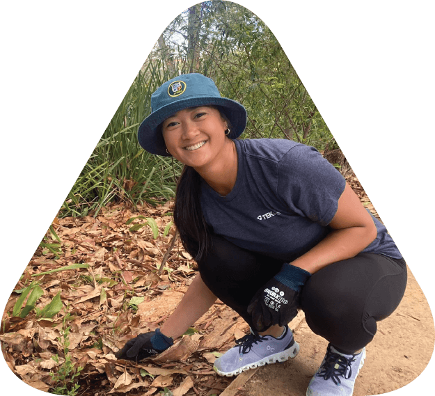 TEKsystem employee volunteering outside at an event wearing a sunhat