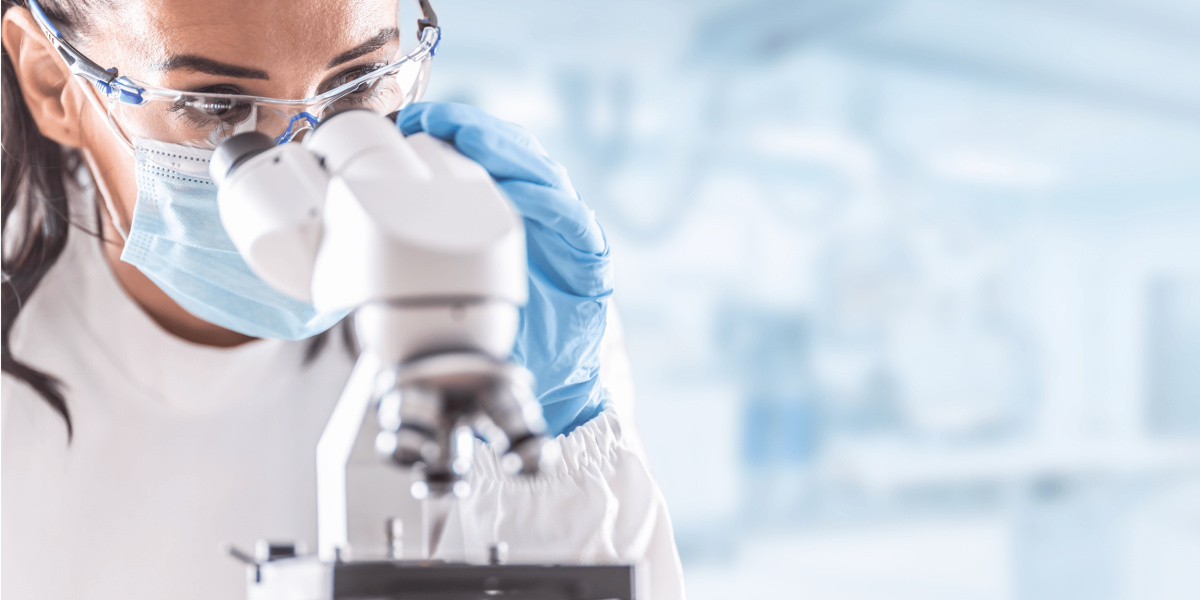 Healthcare profesional using healthcare technology in the lab